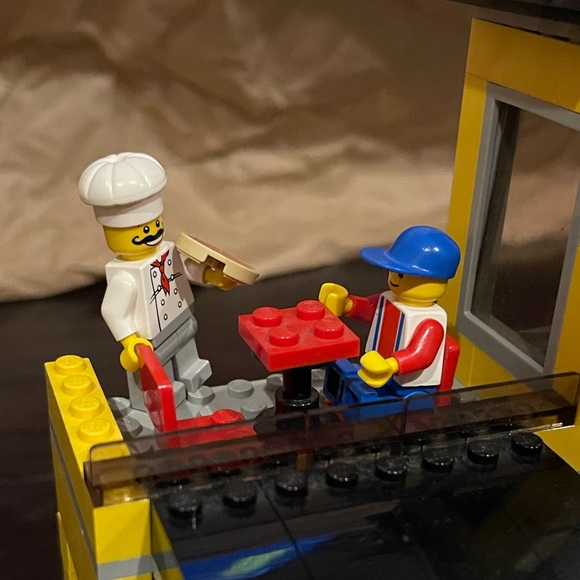 Lego City Grand Central Station (4513) - Picture 4 of 10